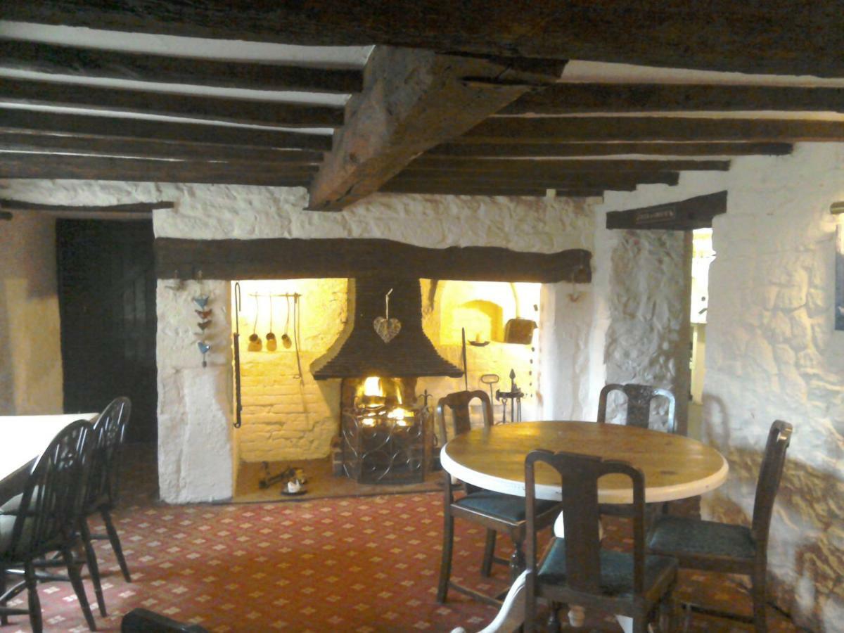 The Crown Inn Alvediston Exterior foto