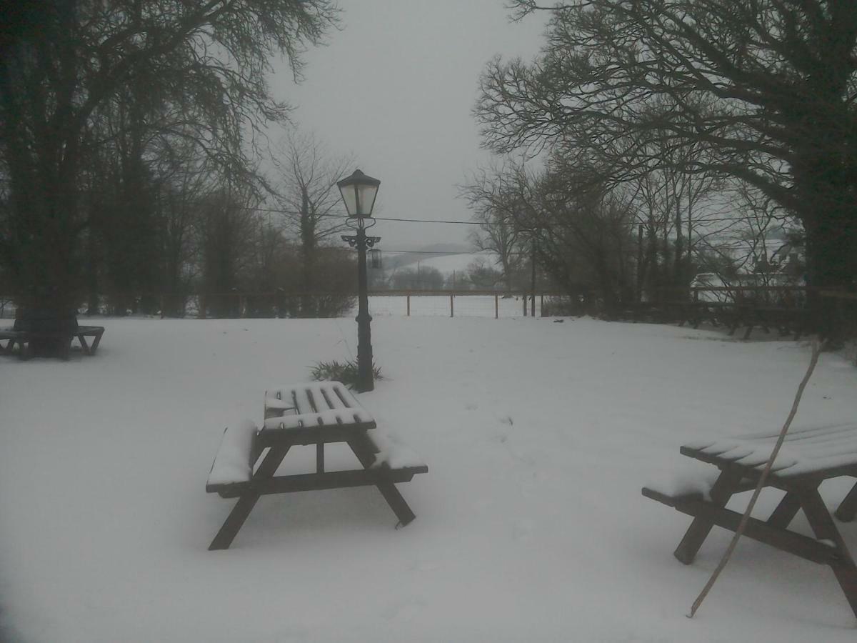 The Crown Inn Alvediston Exterior foto