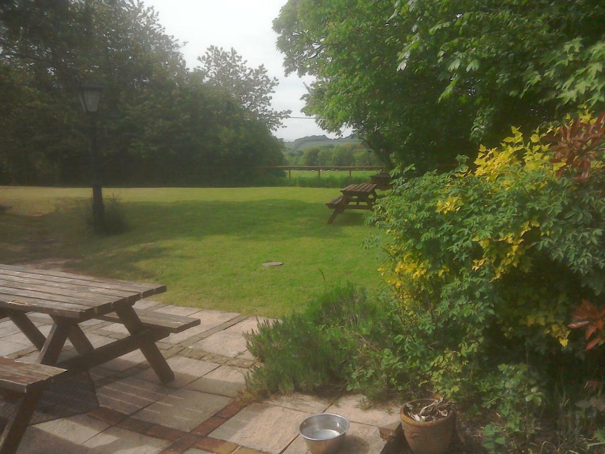 The Crown Inn Alvediston Exterior foto