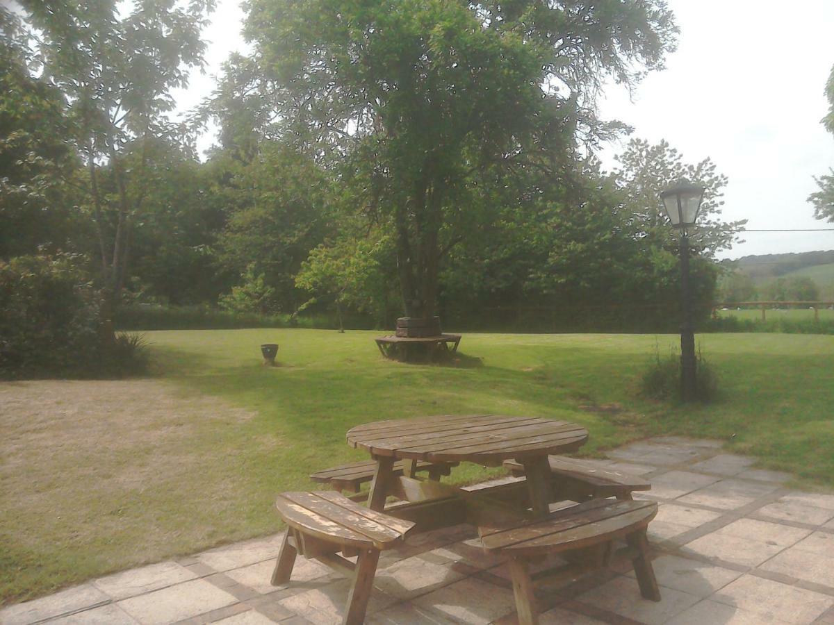 The Crown Inn Alvediston Exterior foto